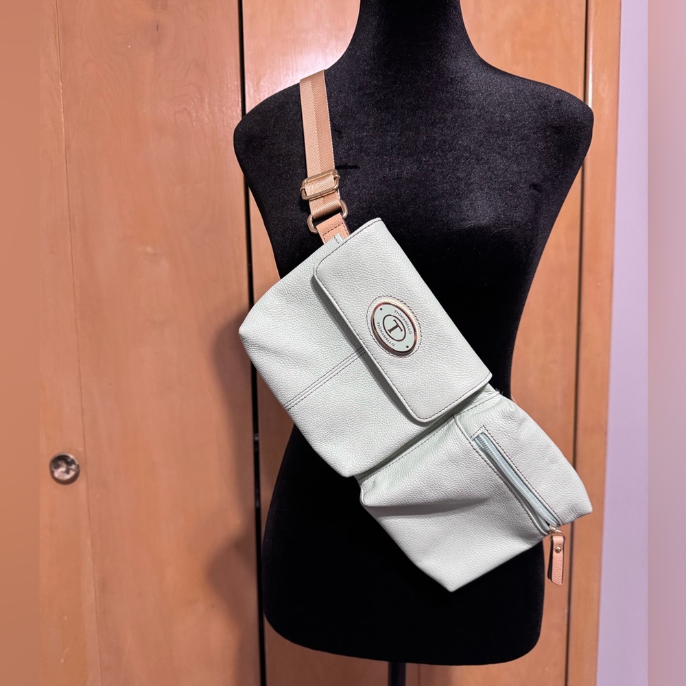 Tignanello - belt bag - fanny pack - 3 compartment wallet - RFID protection
